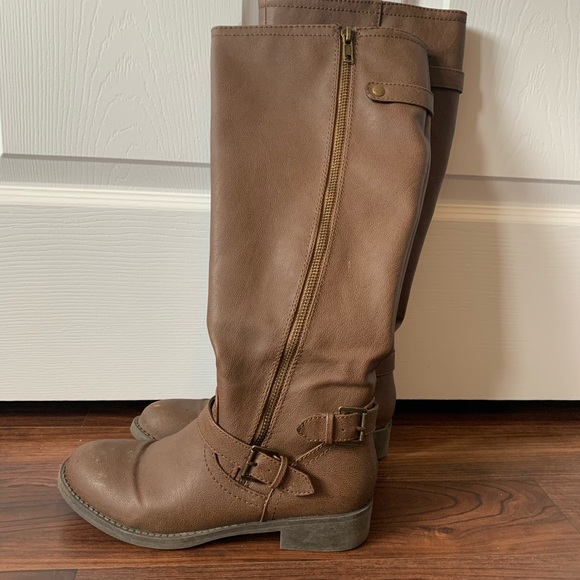 Boots - Picture 1 of 2